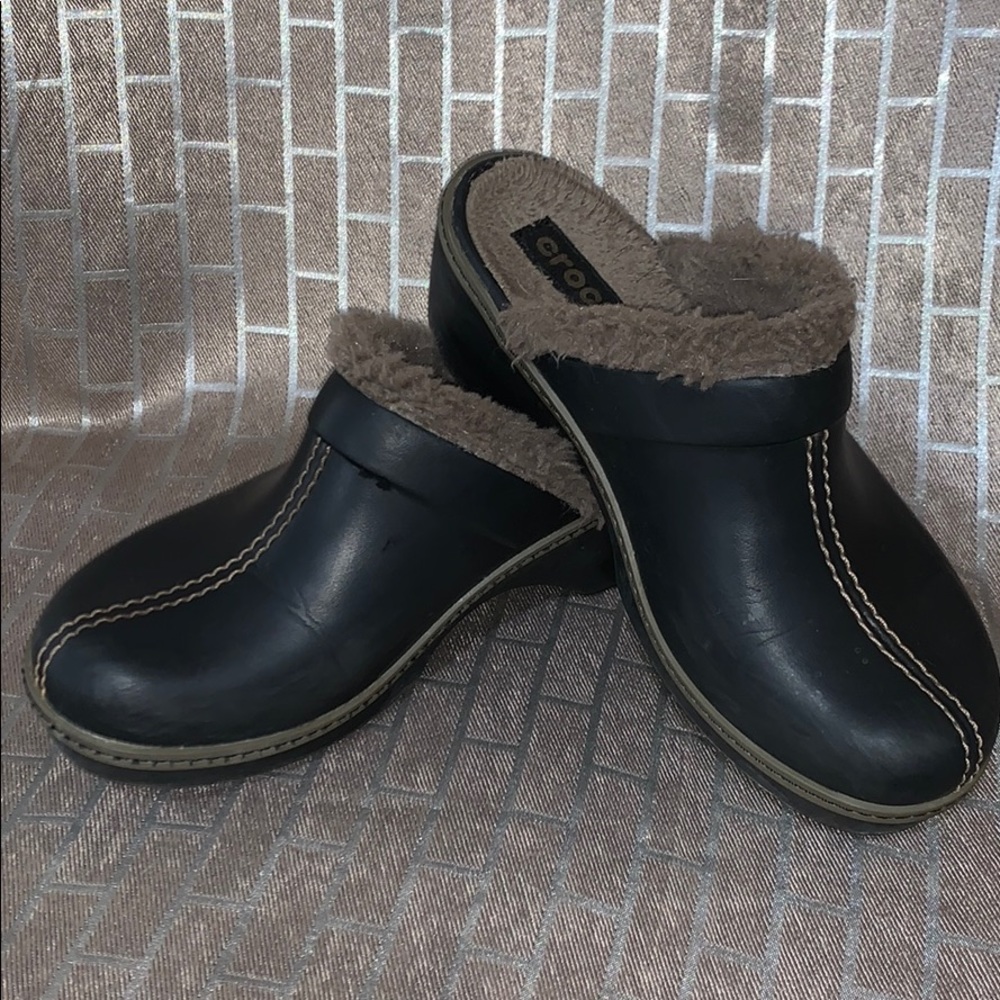 Leather crocs with heel